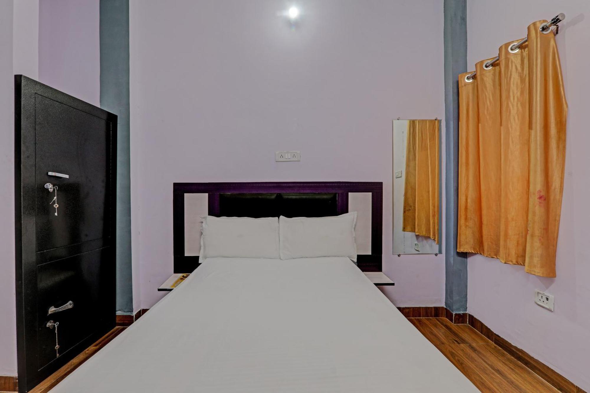 Oyo Hotel Crown Лакхнау Экстерьер фото