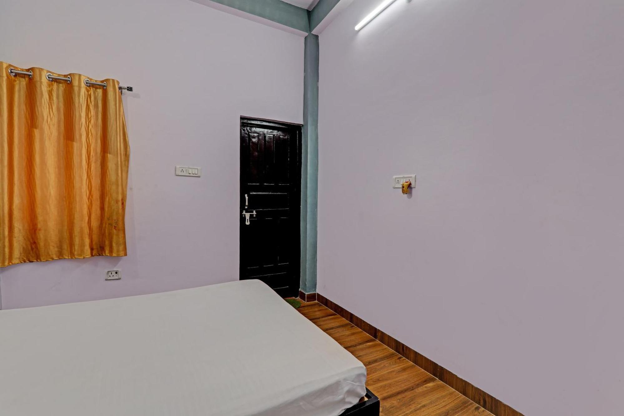Oyo Hotel Crown Лакхнау Экстерьер фото