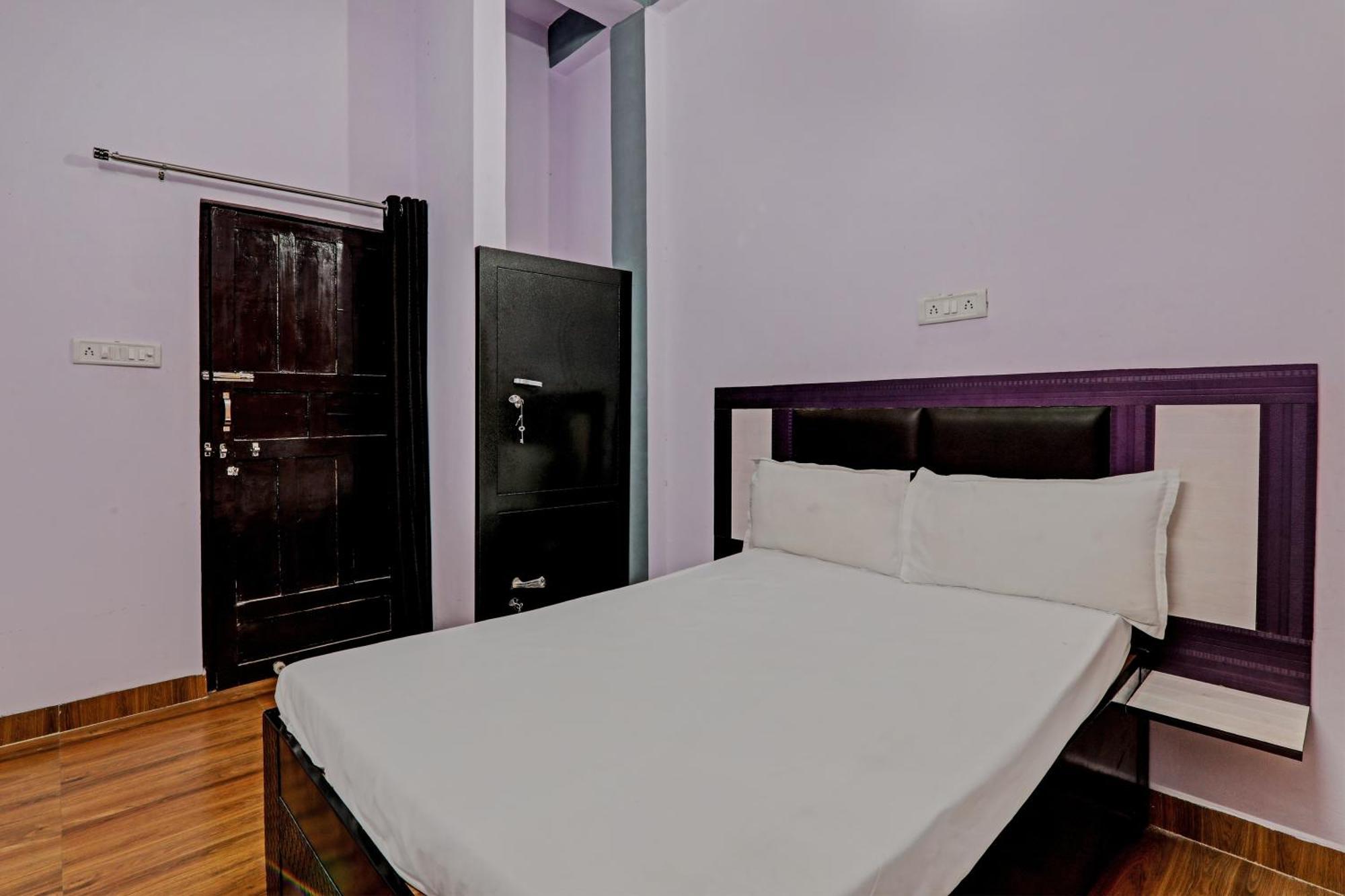 Oyo Hotel Crown Лакхнау Экстерьер фото