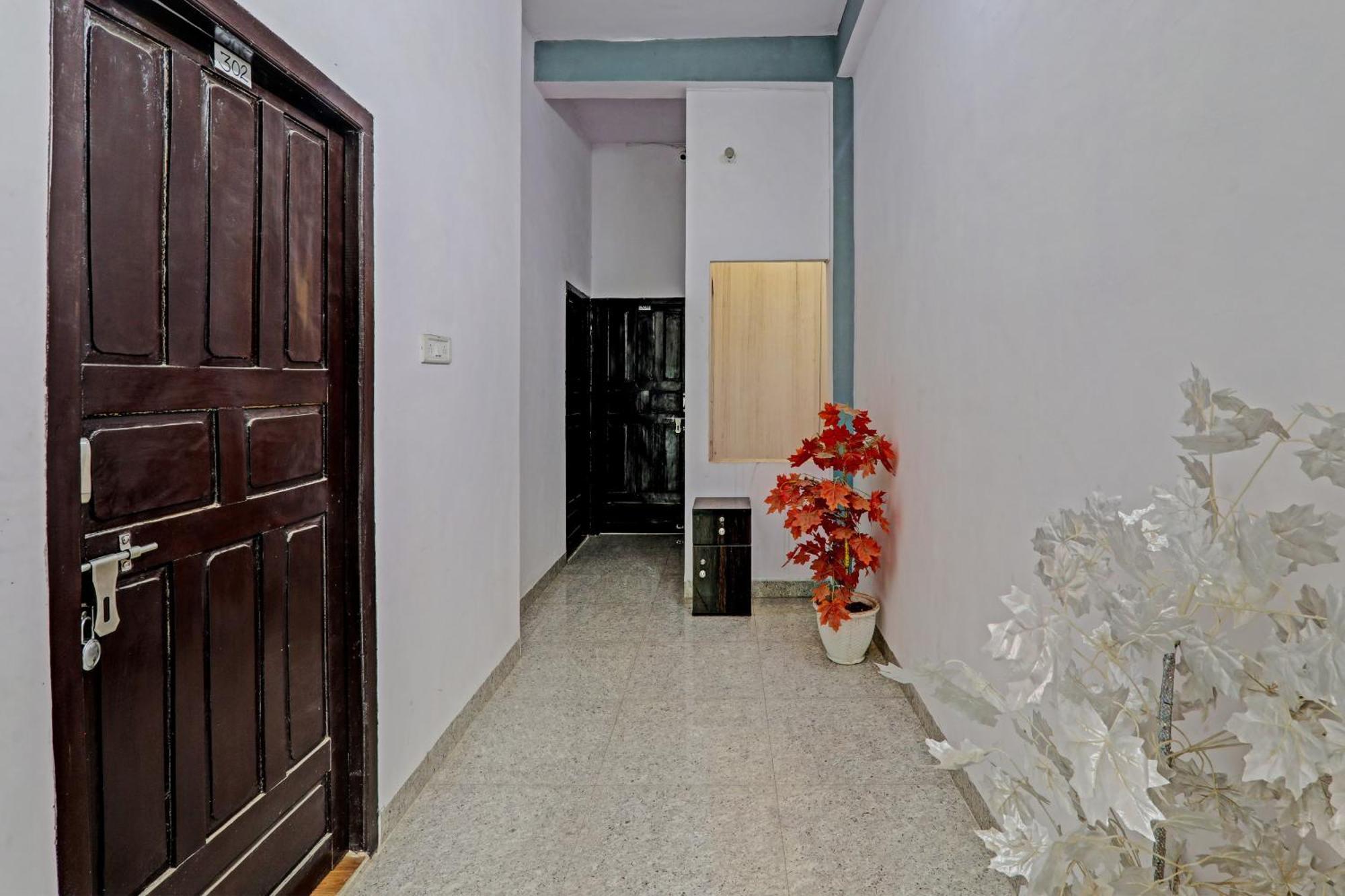 Oyo Hotel Crown Лакхнау Экстерьер фото