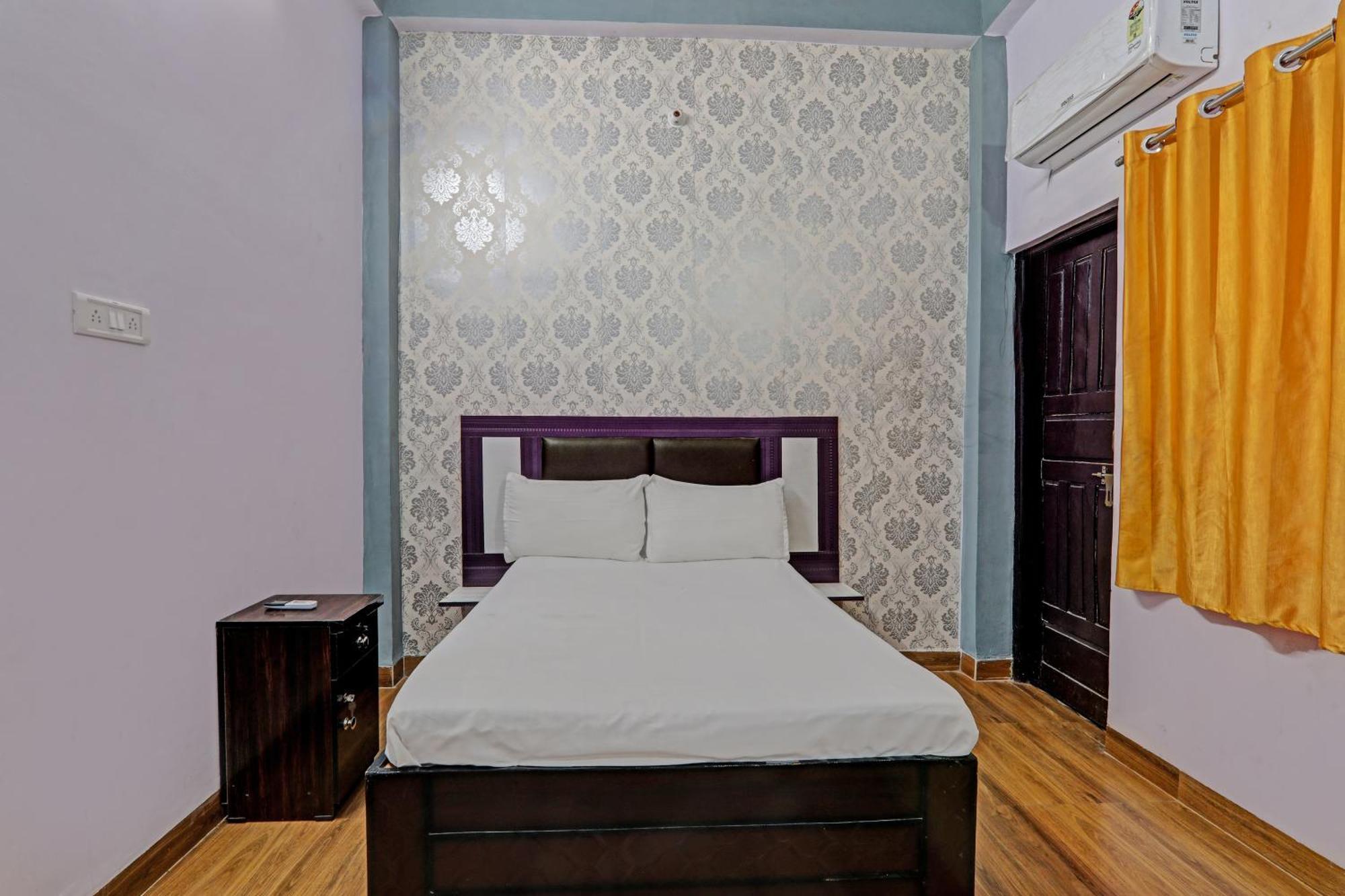 Oyo Hotel Crown Лакхнау Экстерьер фото
