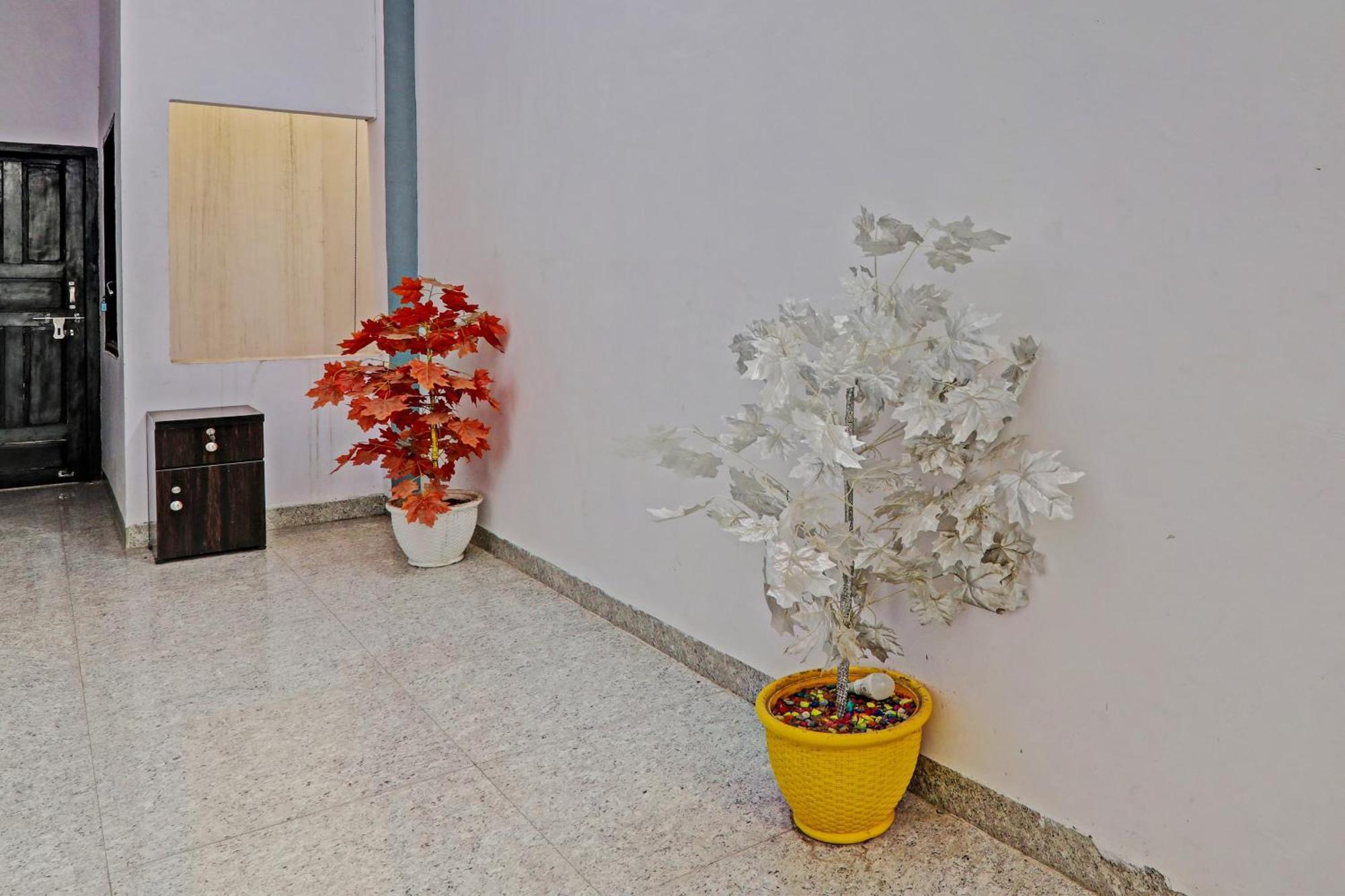 Oyo Hotel Crown Лакхнау Экстерьер фото
