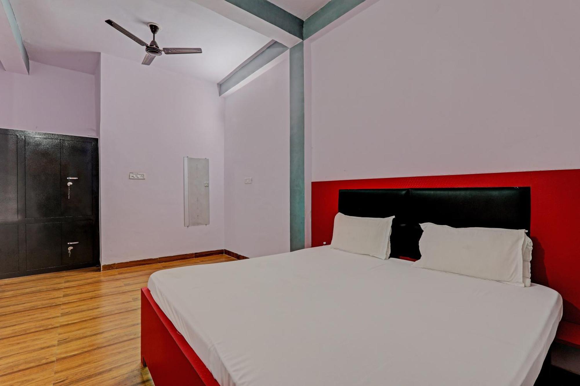 Oyo Hotel Crown Лакхнау Экстерьер фото